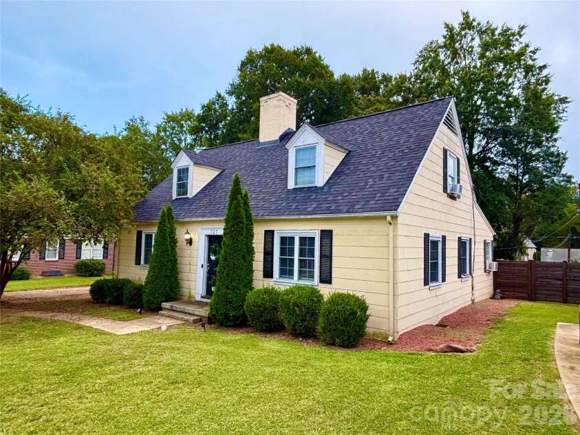707 Barr Street, Lancaster, SC 29720.  MLS# CAR4426979, YatesRealty ID 52287. 