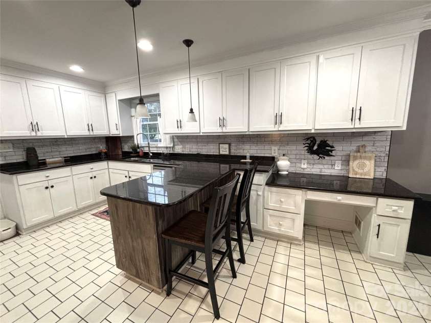 707 Barr Street, Lancaster, SC 29720.  MLS# CAR4426979, YatesRealty ID 52287. Kitchen