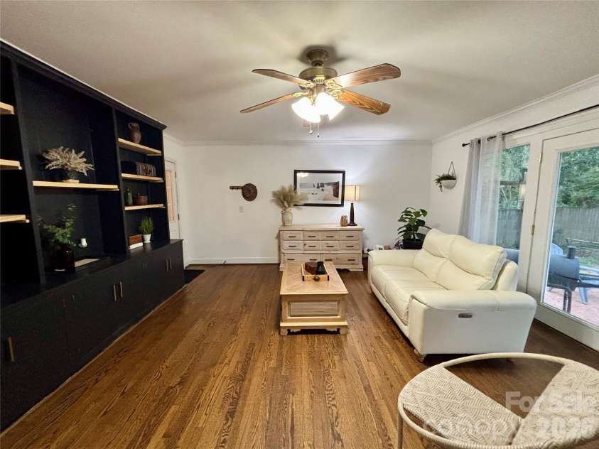 707 Barr Street, Lancaster, SC 29720.  MLS# CAR4426979, YatesRealty ID 52287. Sitting room