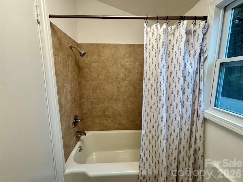 707 Barr Street, Lancaster, SC 29720.  MLS# CAR4426979, YatesRealty ID 52287. Upstairs full bathroom