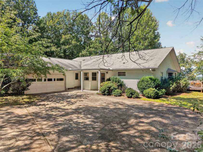 484 Briar Patch Lane, Saluda, NC 28773.  MLS# CAR4426728, YatesRealty ID 52289. 