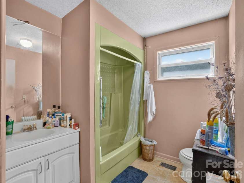 484 Briar Patch Lane, Saluda, NC 28773.  MLS# CAR4426728, YatesRealty ID 52289. 