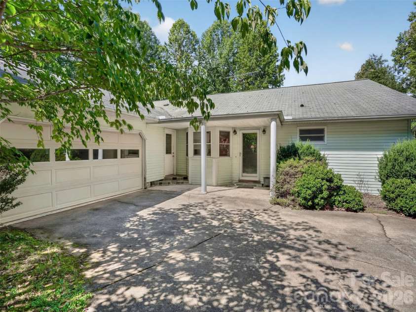 484 Briar Patch Lane, Saluda, NC 28773.  MLS# CAR4426728, YatesRealty ID 52289. 
