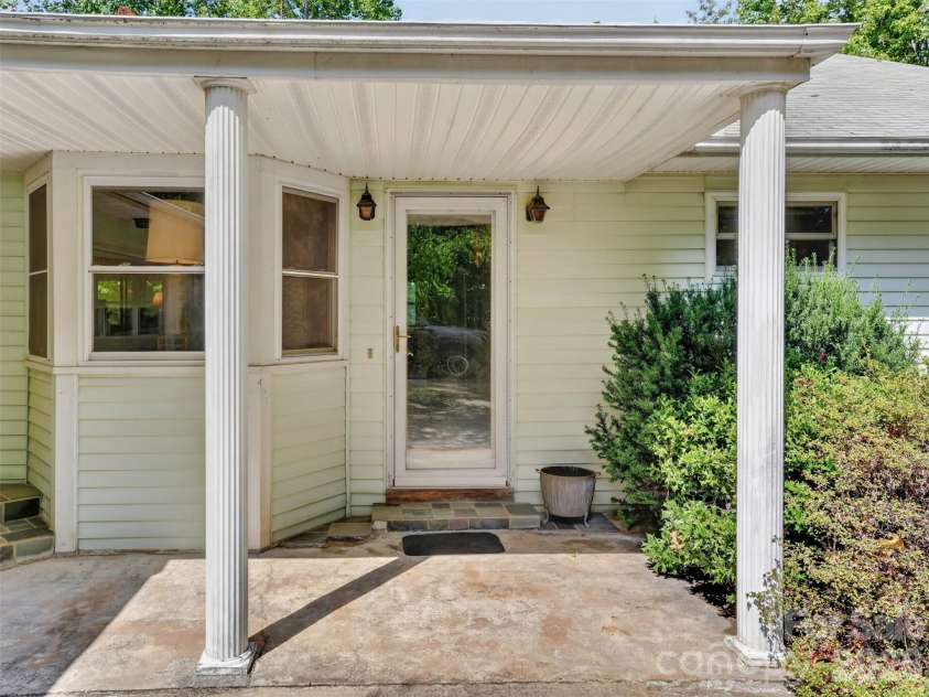 484 Briar Patch Lane, Saluda, NC 28773.  MLS# CAR4426728, YatesRealty ID 52289. 