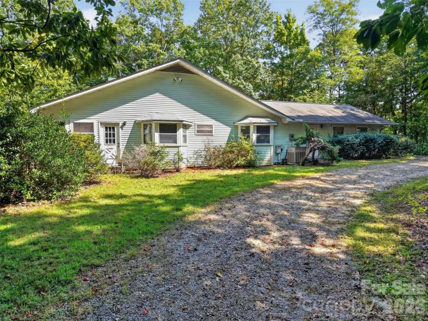 484 Briar Patch Lane, Saluda, NC 28773.  MLS# CAR4426728, YatesRealty ID 52289. 