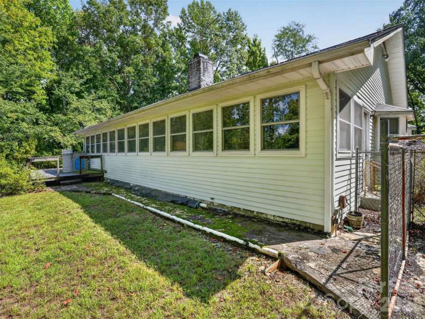 484 Briar Patch Lane, Saluda, NC 28773.  MLS# CAR4426728, YatesRealty ID 52289. 
