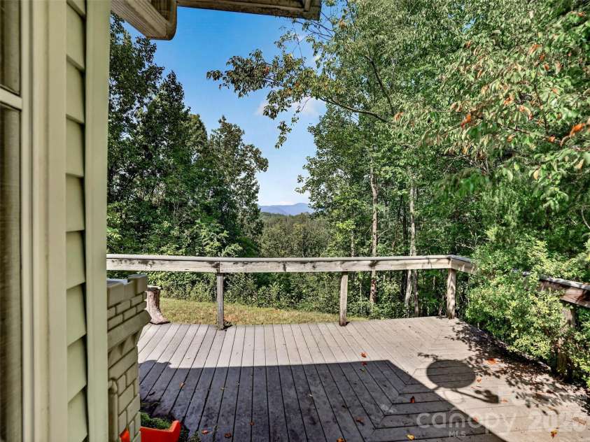 484 Briar Patch Lane, Saluda, NC 28773.  MLS# CAR4426728, YatesRealty ID 52289. 