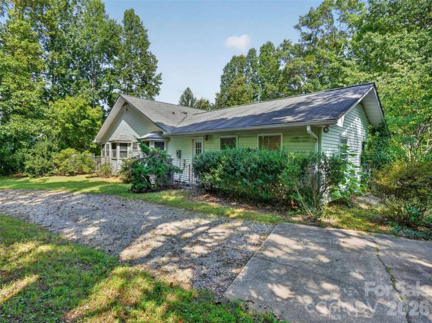484 Briar Patch Lane, Saluda, NC 28773.  MLS# CAR4426728, YatesRealty ID 52289. 