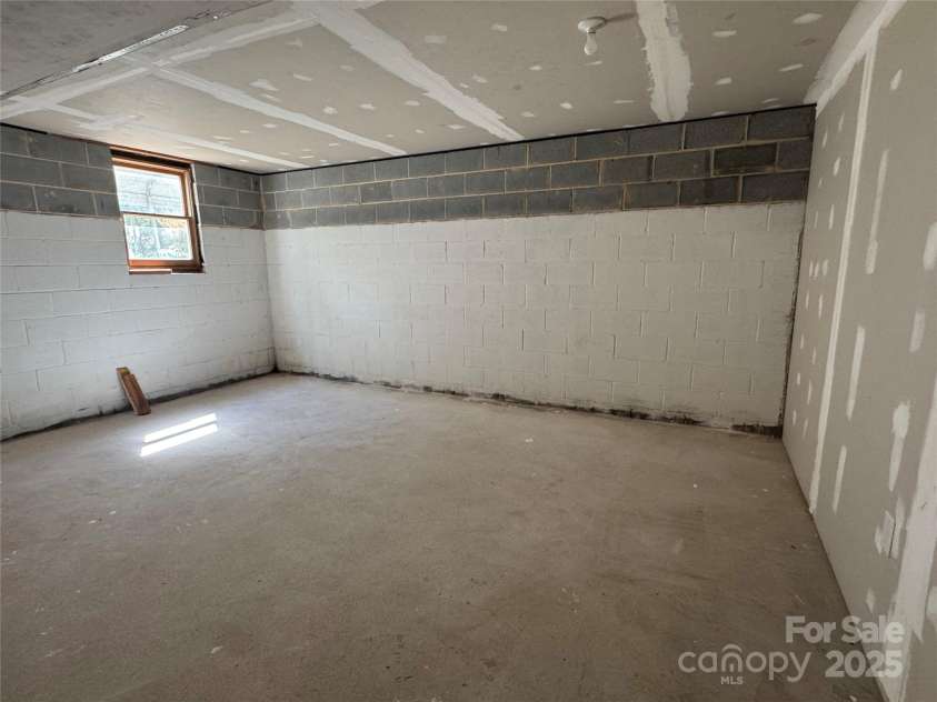 7939 Holly Hill Road, Charlotte, NC 28227.  MLS# CAR4283861, YatesRealty ID 5229. 