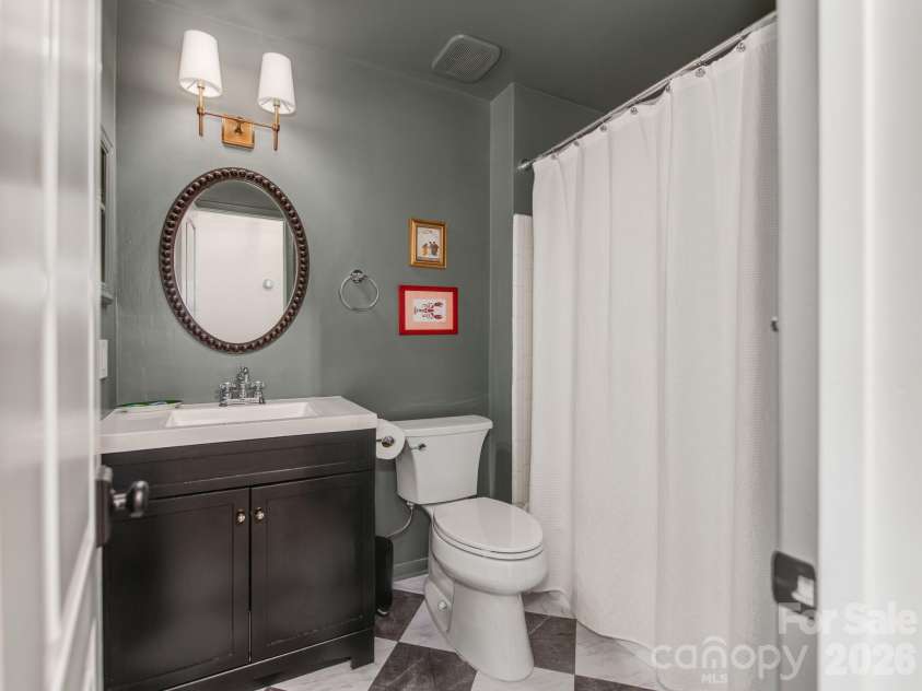 6821 Old Post Road, Charlotte, NC 28212.  MLS# CAR4426020, YatesRealty ID 52291. Bathroom