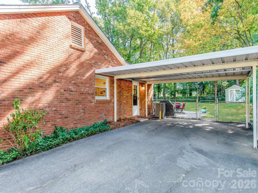 6821 Old Post Road, Charlotte, NC 28212.  MLS# CAR4426020, YatesRealty ID 52291. Carport