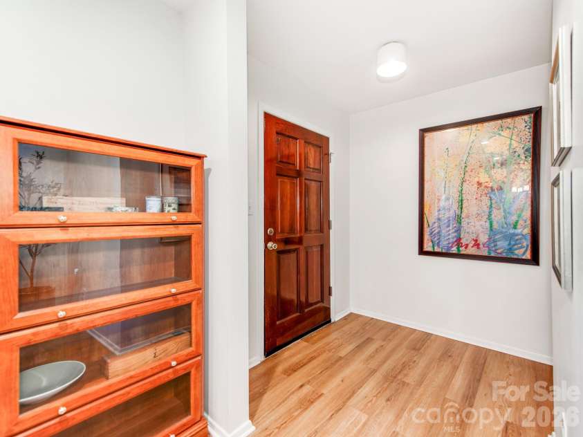 6821 Old Post Road, Charlotte, NC 28212.  MLS# CAR4426020, YatesRealty ID 52291. Foyer