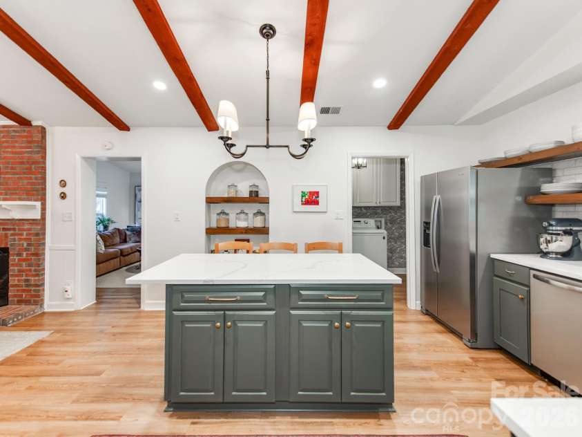 6821 Old Post Road, Charlotte, NC 28212.  MLS# CAR4426020, YatesRealty ID 52291. Kitchen island