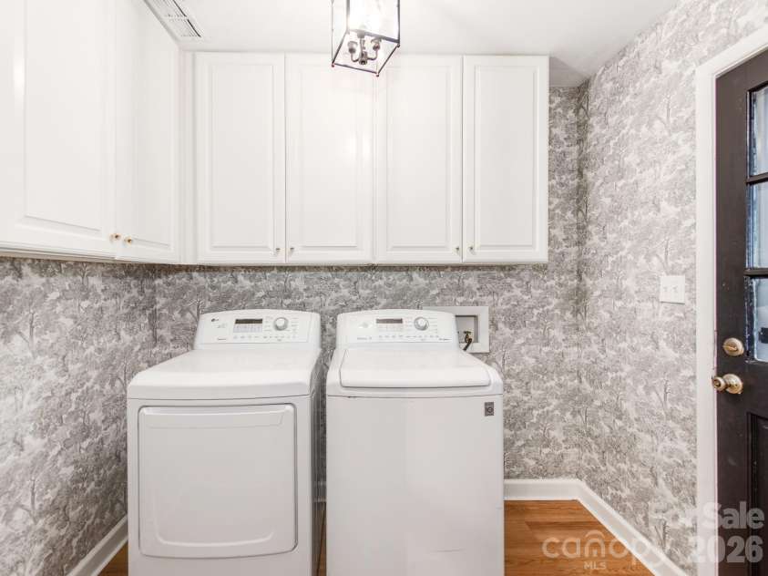 6821 Old Post Road, Charlotte, NC 28212.  MLS# CAR4426020, YatesRealty ID 52291. Laundry room
