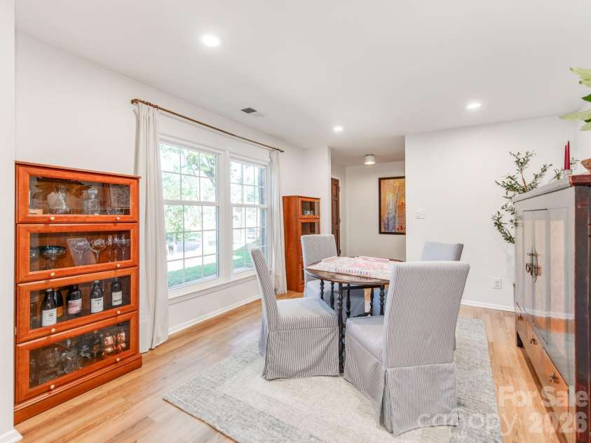 6821 Old Post Road, Charlotte, NC 28212.  MLS# CAR4426020, YatesRealty ID 52291. Living room/flex space