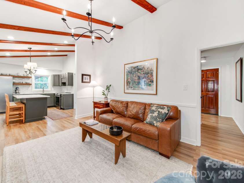 6821 Old Post Road, Charlotte, NC 28212.  MLS# CAR4426020, YatesRealty ID 52291. Open spaces for entertaining
