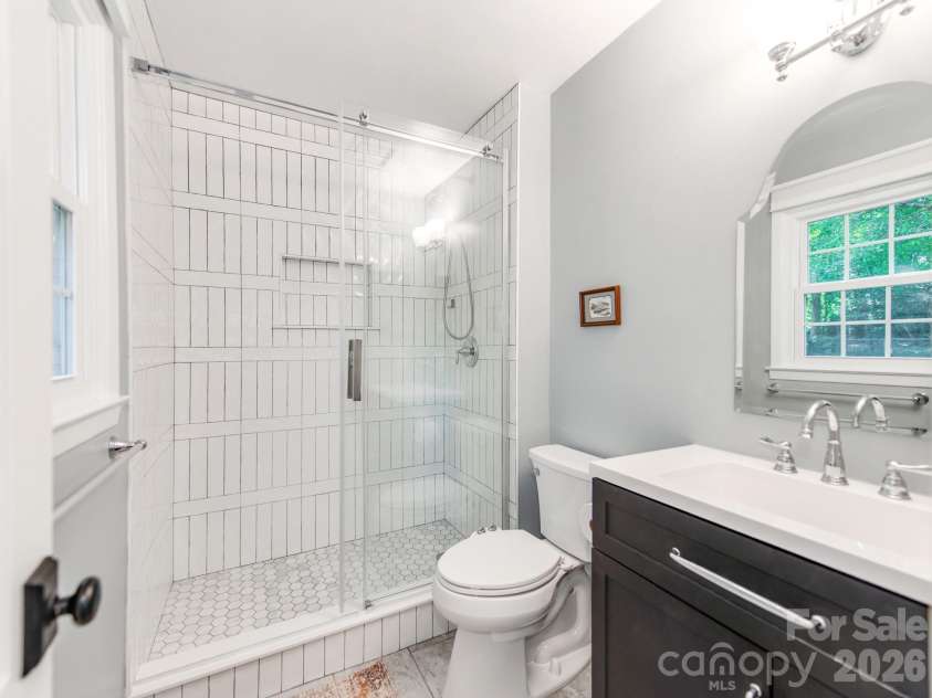 6821 Old Post Road, Charlotte, NC 28212.  MLS# CAR4426020, YatesRealty ID 52291. Updated bathroom