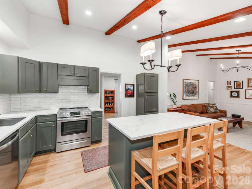 6821 Old Post Road, Charlotte, NC 28212.  MLS# CAR4426020, YatesRealty ID 52291. Updated kitchen