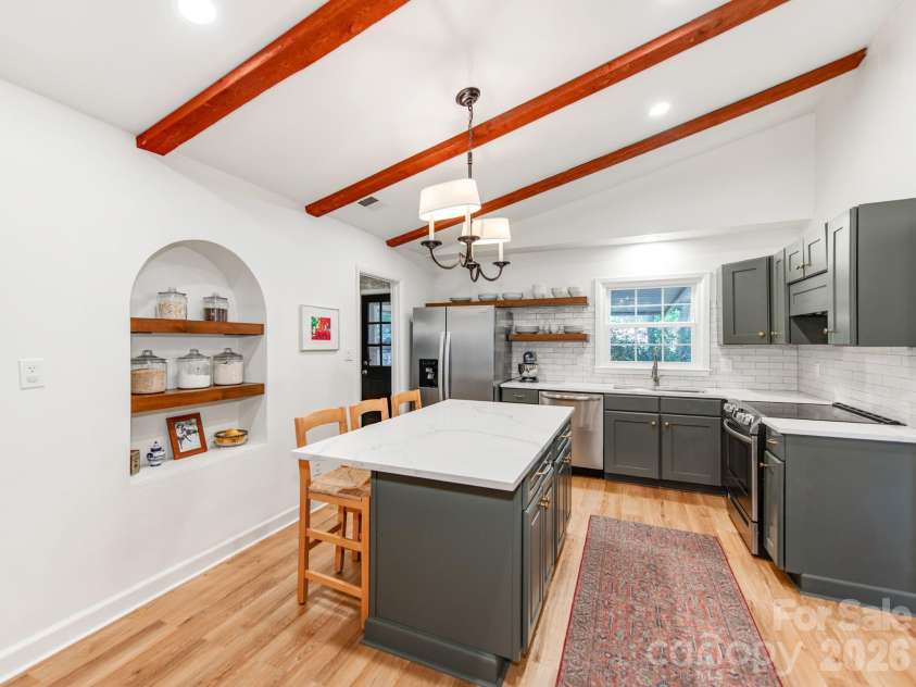 6821 Old Post Road, Charlotte, NC 28212.  MLS# CAR4426020, YatesRealty ID 52291. Vaulted ceiling and built-in shelving