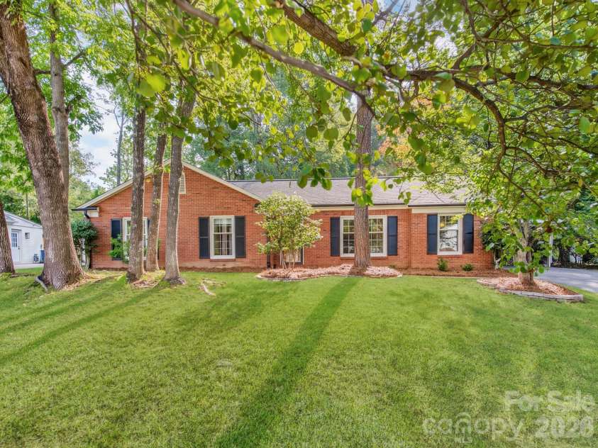 6821 Old Post Road, Charlotte, NC 28212.  MLS# CAR4426020, YatesRealty ID 52291. Welcome home!