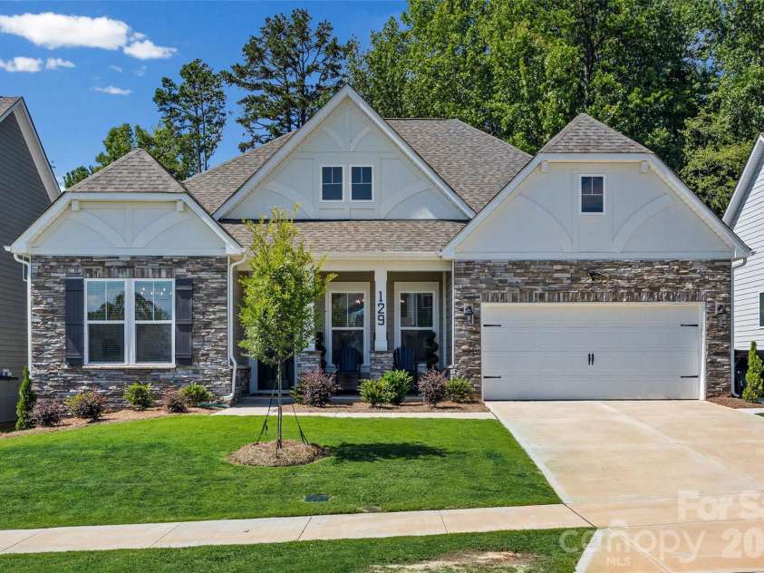 129 Glenn Drive, Mooresville, NC 28115.  MLS# CAR4425120, YatesRealty ID 52293. 