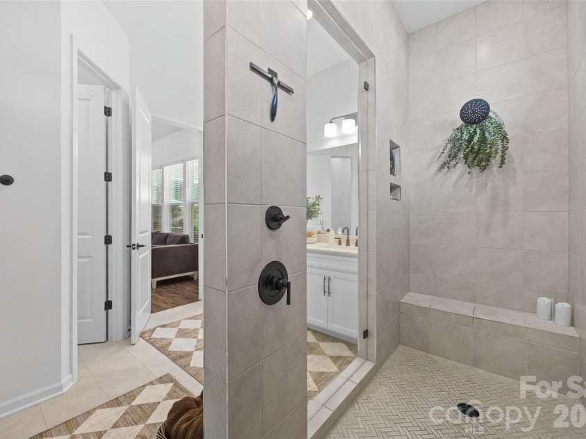 129 Glenn Drive, Mooresville, NC 28115.  MLS# CAR4425120, YatesRealty ID 52293. 