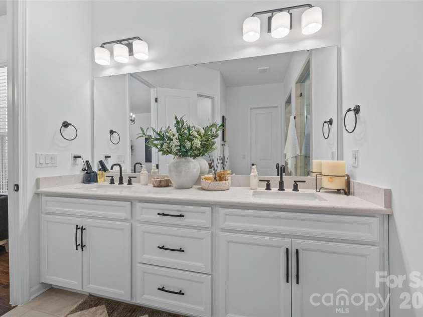 129 Glenn Drive, Mooresville, NC 28115.  MLS# CAR4425120, YatesRealty ID 52293. 