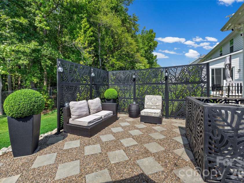 129 Glenn Drive, Mooresville, NC 28115.  MLS# CAR4425120, YatesRealty ID 52293. 