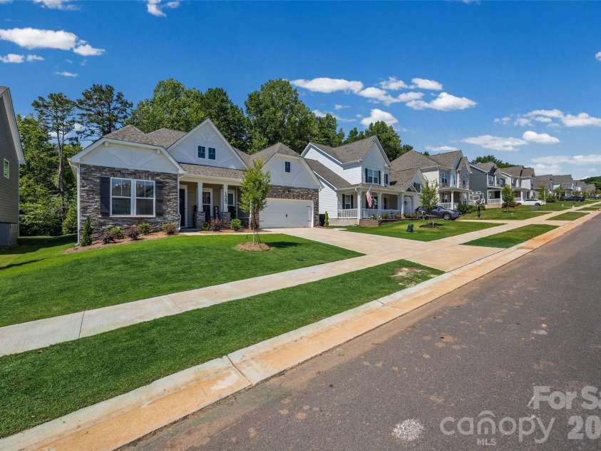 129 Glenn Drive, Mooresville, NC 28115.  MLS# CAR4425120, YatesRealty ID 52293. 