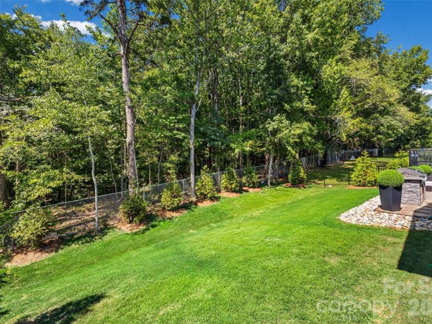 129 Glenn Drive, Mooresville, NC 28115.  MLS# CAR4425120, YatesRealty ID 52293. 