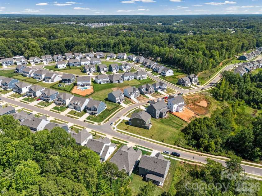 129 Glenn Drive, Mooresville, NC 28115.  MLS# CAR4425120, YatesRealty ID 52293. 