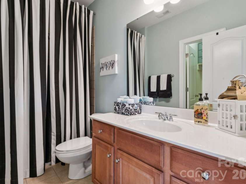 2815 Bevis Lane, Waxhaw, NC 28173.  MLS# CAR4425030, YatesRealty ID 52294. Bathroom 3