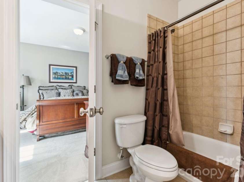 2815 Bevis Lane, Waxhaw, NC 28173.  MLS# CAR4425030, YatesRealty ID 52294. Bathroom 4