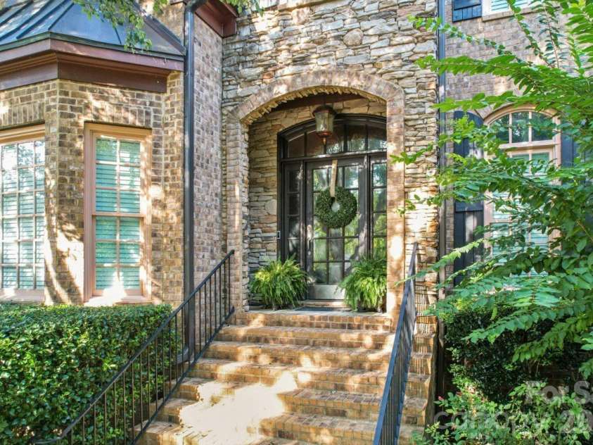 2815 Bevis Lane, Waxhaw, NC 28173.  MLS# CAR4425030, YatesRealty ID 52294. Front Walkway