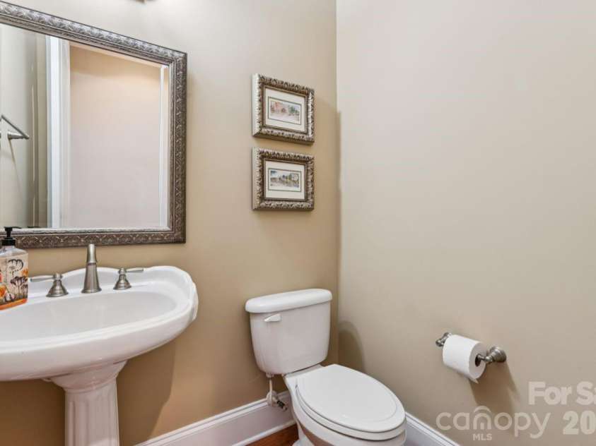 2815 Bevis Lane, Waxhaw, NC 28173.  MLS# CAR4425030, YatesRealty ID 52294. Main level half bath