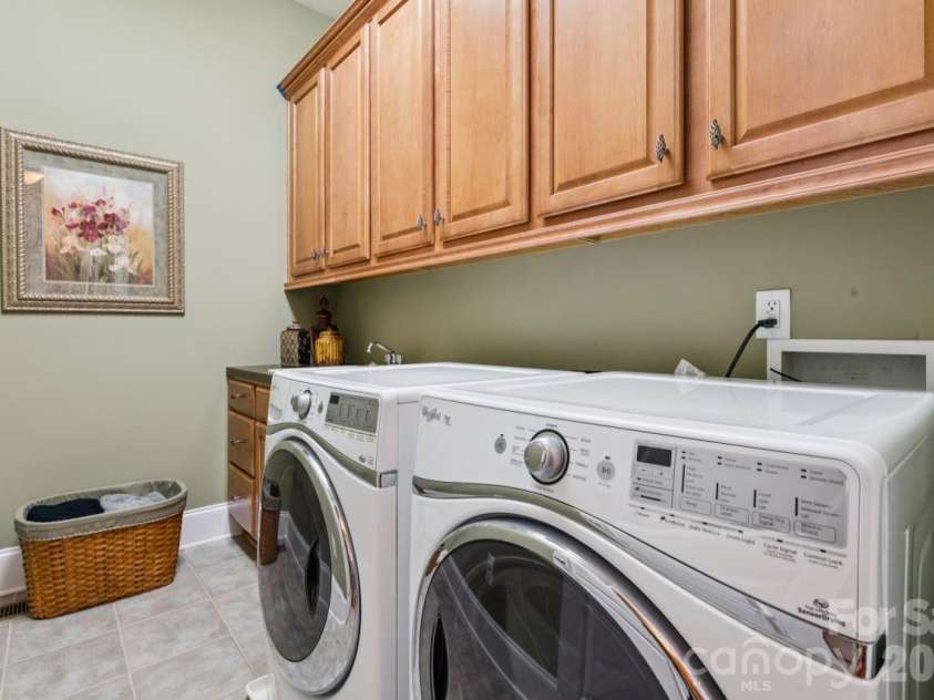 2815 Bevis Lane, Waxhaw, NC 28173.  MLS# CAR4425030, YatesRealty ID 52294. Main level laundry room