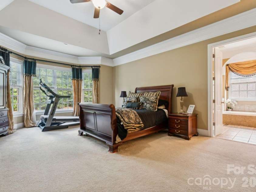 2815 Bevis Lane, Waxhaw, NC 28173.  MLS# CAR4425030, YatesRealty ID 52294. Main level primary suite