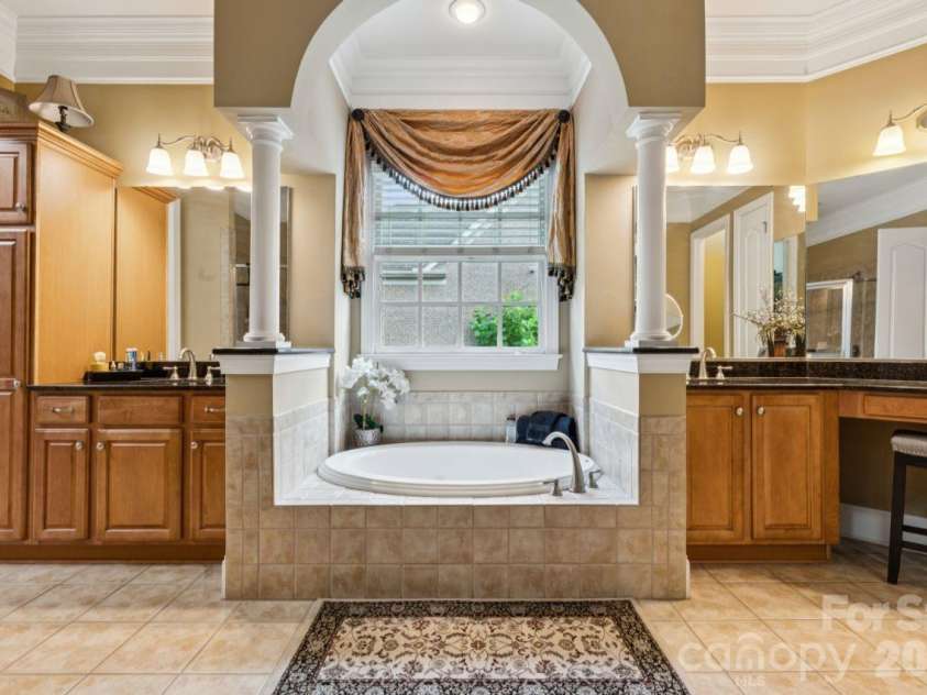 2815 Bevis Lane, Waxhaw, NC 28173.  MLS# CAR4425030, YatesRealty ID 52294. Primary bathroom
