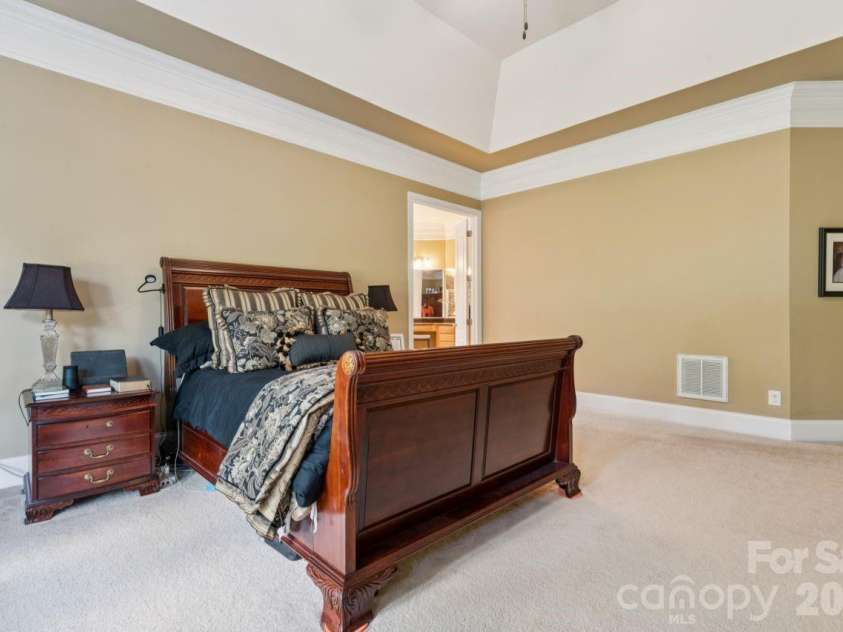 2815 Bevis Lane, Waxhaw, NC 28173.  MLS# CAR4425030, YatesRealty ID 52294. Primary Bedroom on main