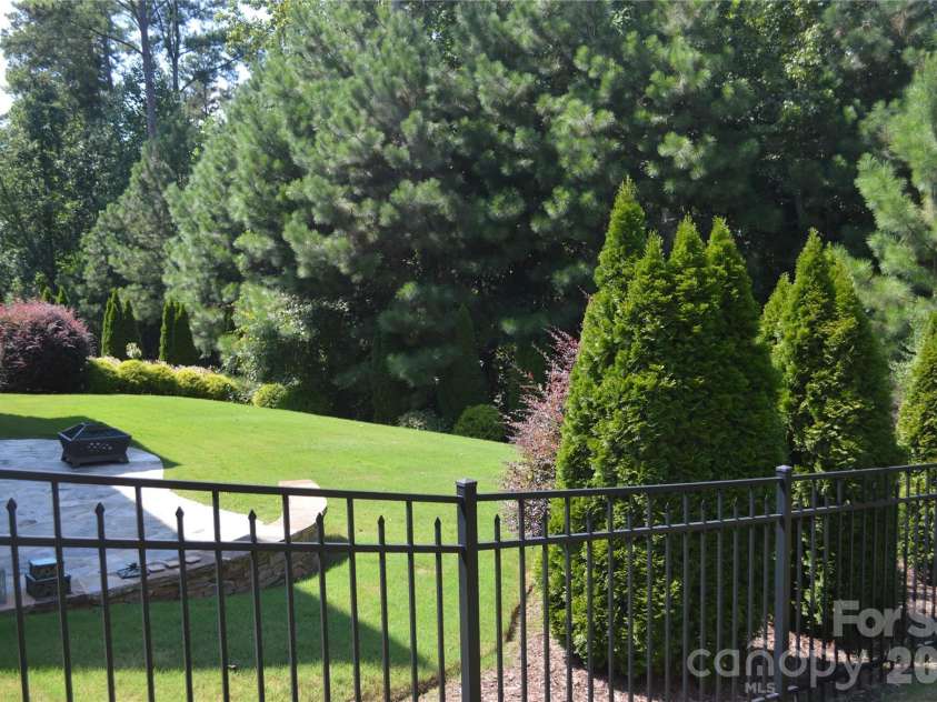 17810 Pawleys Plantation Lane, Charlotte, NC 28278.  MLS# CAR4424921, YatesRealty ID 52295. 