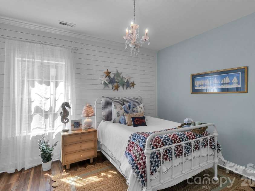 17810 Pawleys Plantation Lane, Charlotte, NC 28278.  MLS# CAR4424921, YatesRealty ID 52295. 
