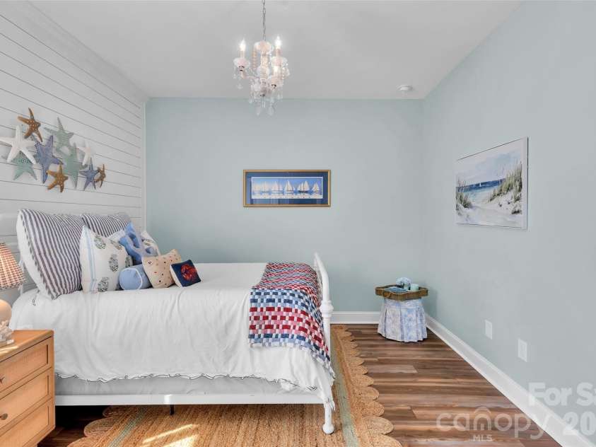 17810 Pawleys Plantation Lane, Charlotte, NC 28278.  MLS# CAR4424921, YatesRealty ID 52295. 