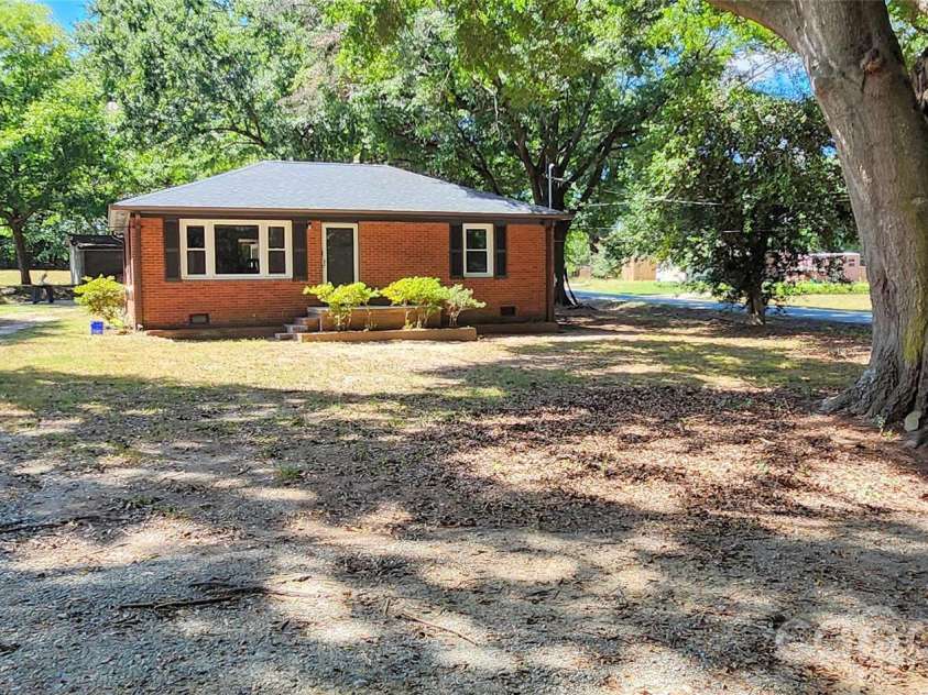 200 Staton Road, Gastonia, NC 28056.  MLS# CAR4423132, YatesRealty ID 52297. 