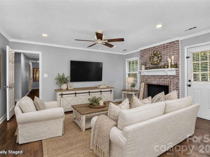 622 Silversmith Lane, Charlotte, NC 28270.  MLS# CAR4422392, YatesRealty ID 52298. 
