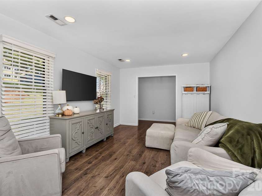 622 Silversmith Lane, Charlotte, NC 28270.  MLS# CAR4422392, YatesRealty ID 52298. 