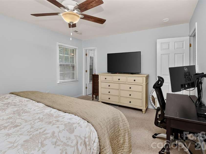 622 Silversmith Lane, Charlotte, NC 28270.  MLS# CAR4422392, YatesRealty ID 52298. 