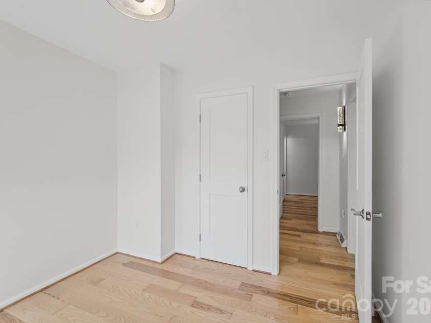 35 Clement Drive, Asheville, NC 28805.  MLS# CAR4422265, YatesRealty ID 52299. 