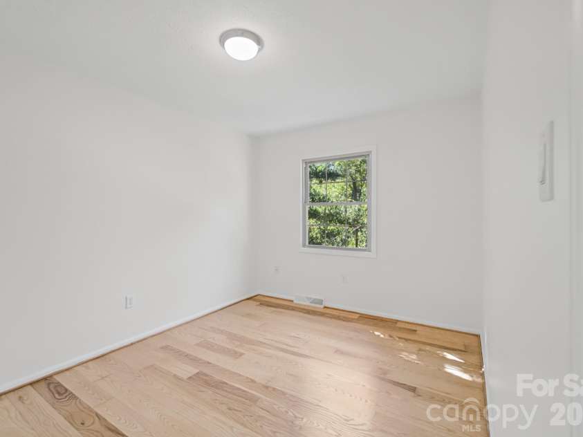 35 Clement Drive, Asheville, NC 28805.  MLS# CAR4422265, YatesRealty ID 52299. Bedroom #2