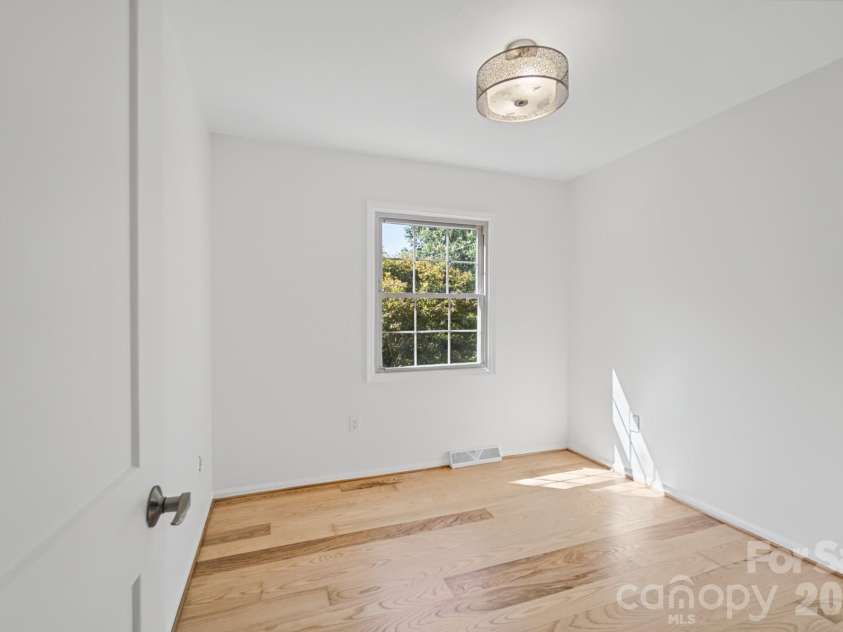 35 Clement Drive, Asheville, NC 28805.  MLS# CAR4422265, YatesRealty ID 52299. Bedroom #3