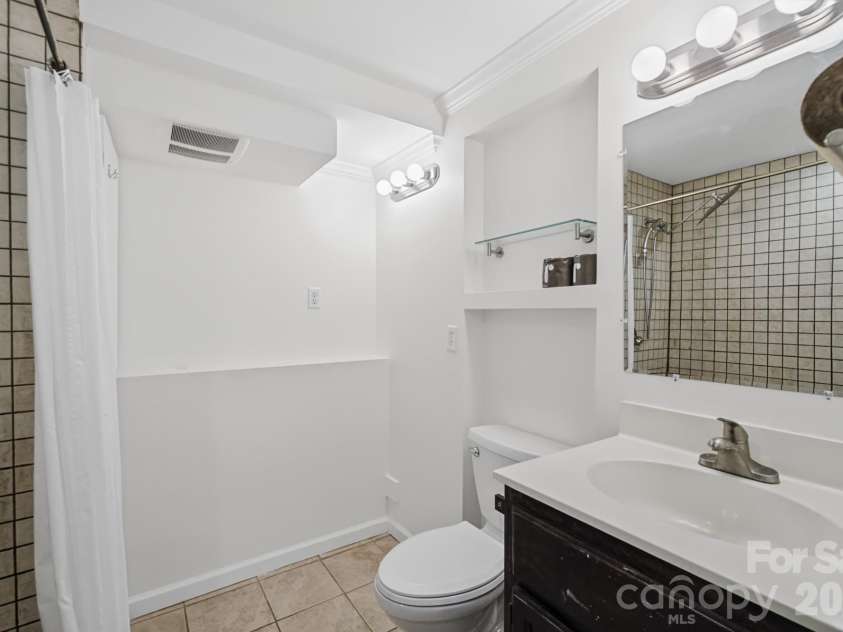 35 Clement Drive, Asheville, NC 28805.  MLS# CAR4422265, YatesRealty ID 52299. Full bath in basement suite